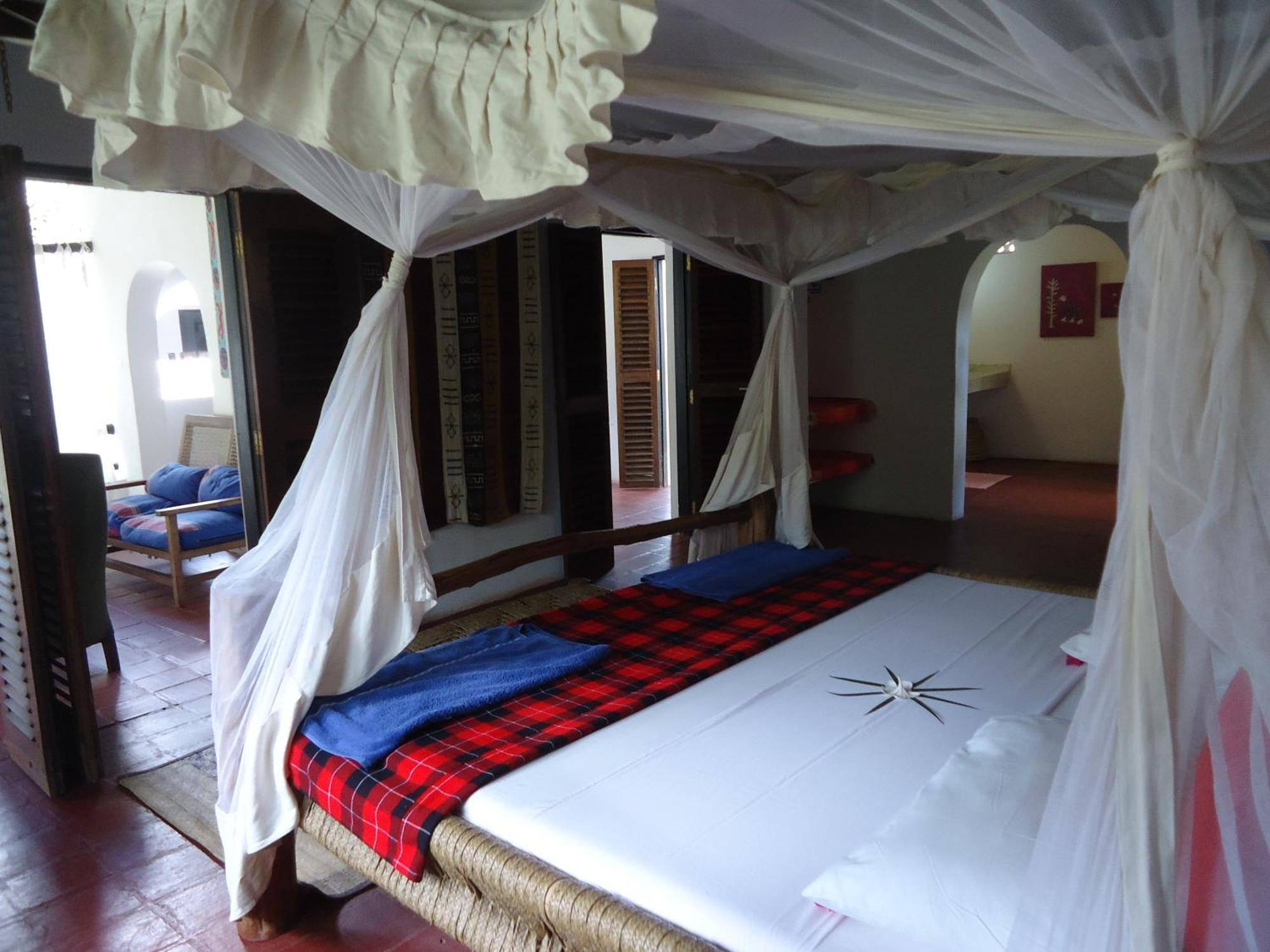 Kusini Beach Cottages Diani Beach Zimmer foto
