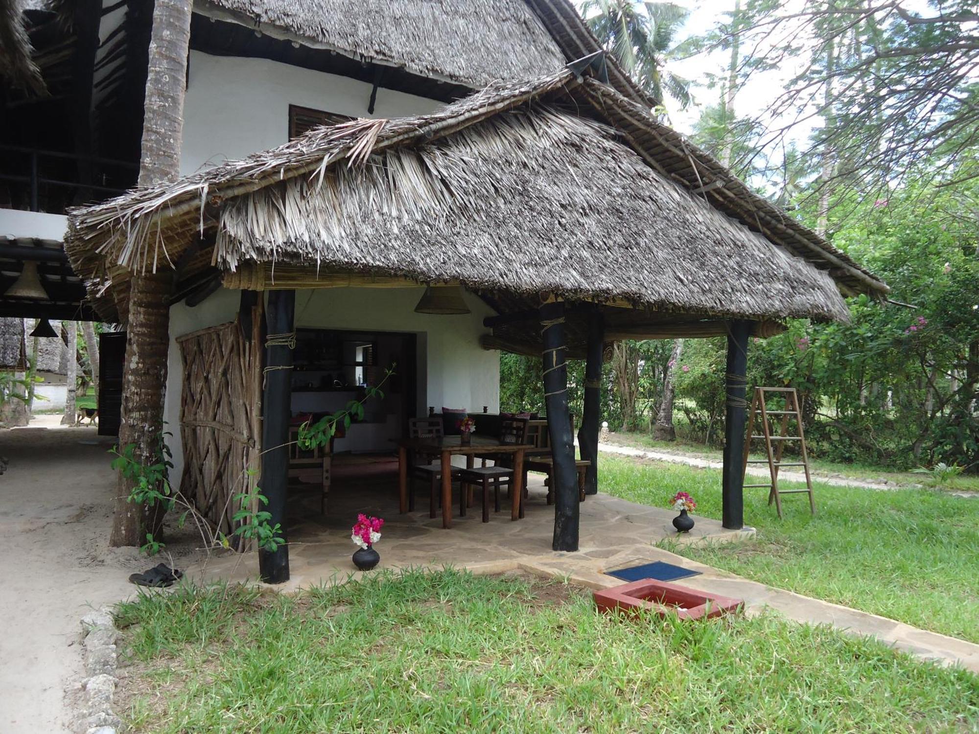 Kusini Beach Cottages Diani Beach Zimmer foto