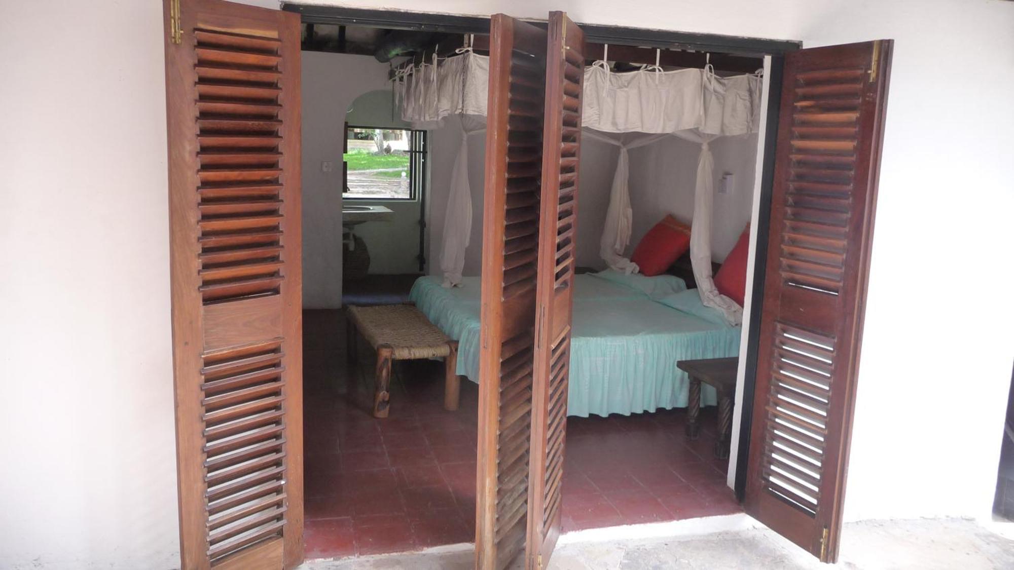 Kusini Beach Cottages Diani Beach Zimmer foto