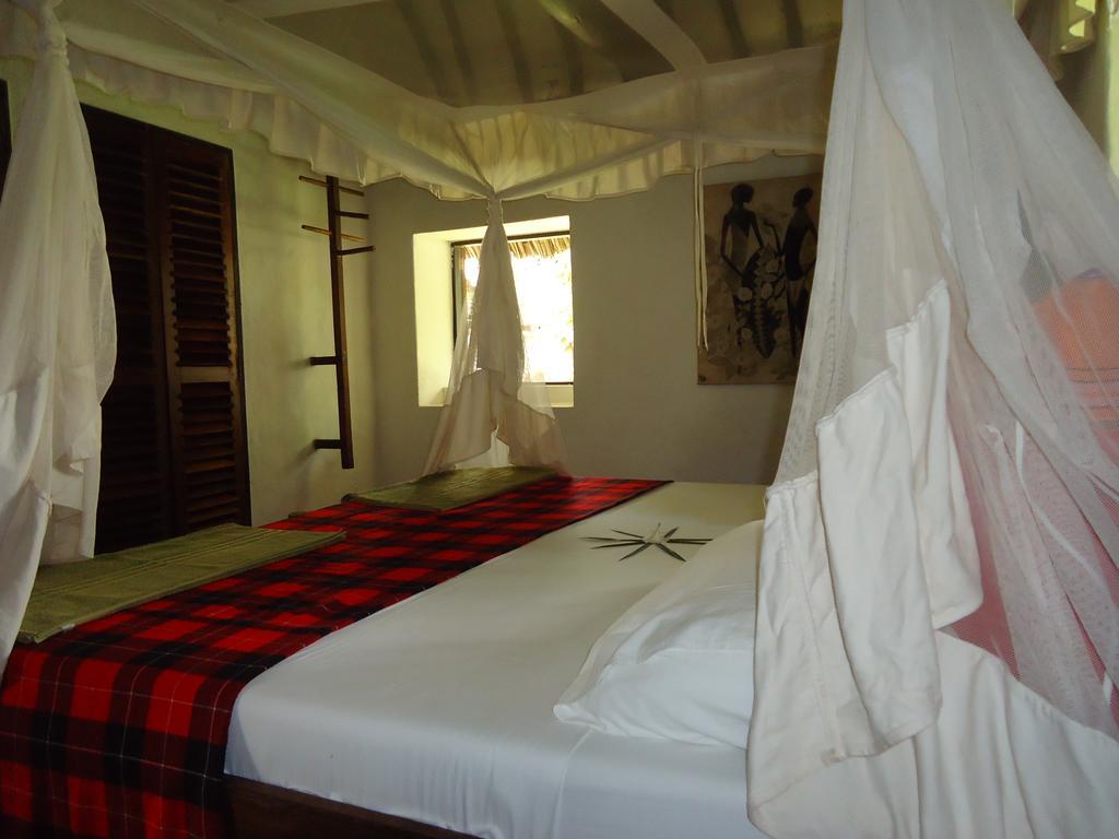 Kusini Beach Cottages Diani Beach Zimmer foto