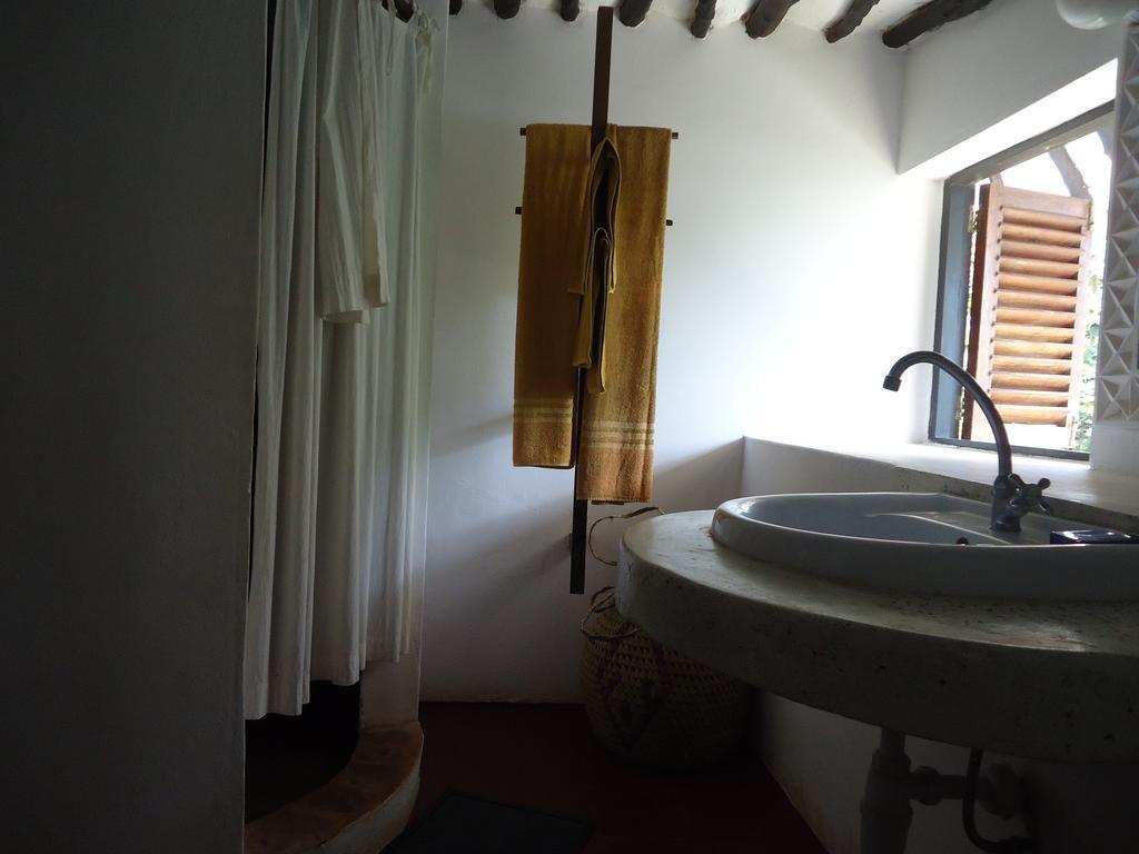 Kusini Beach Cottages Diani Beach Zimmer foto