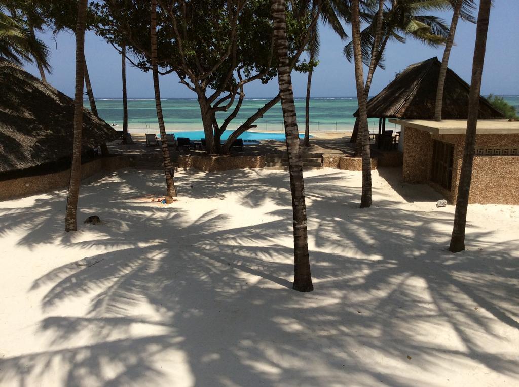 Kusini Beach Cottages Diani Beach Zimmer foto