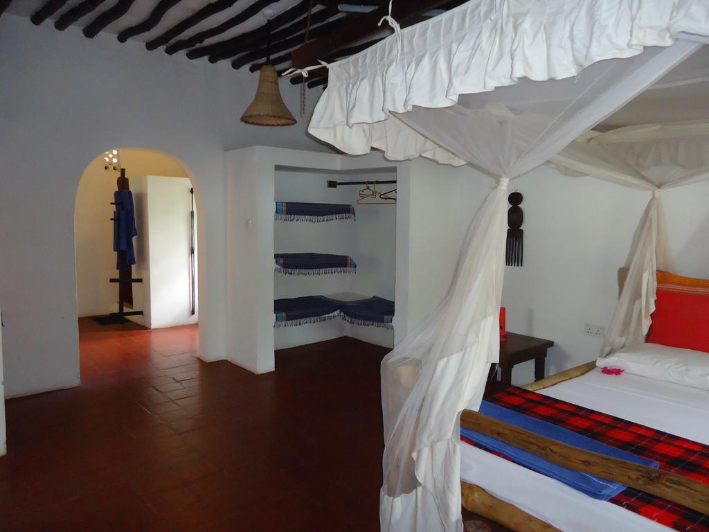 Kusini Beach Cottages Diani Beach Zimmer foto