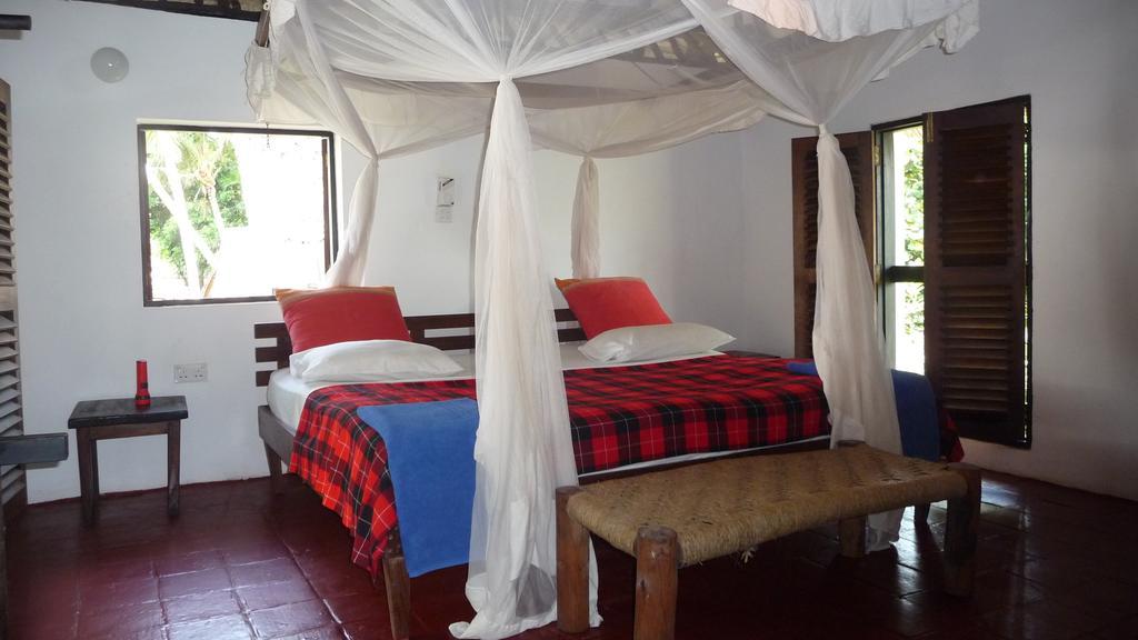Kusini Beach Cottages Diani Beach Zimmer foto