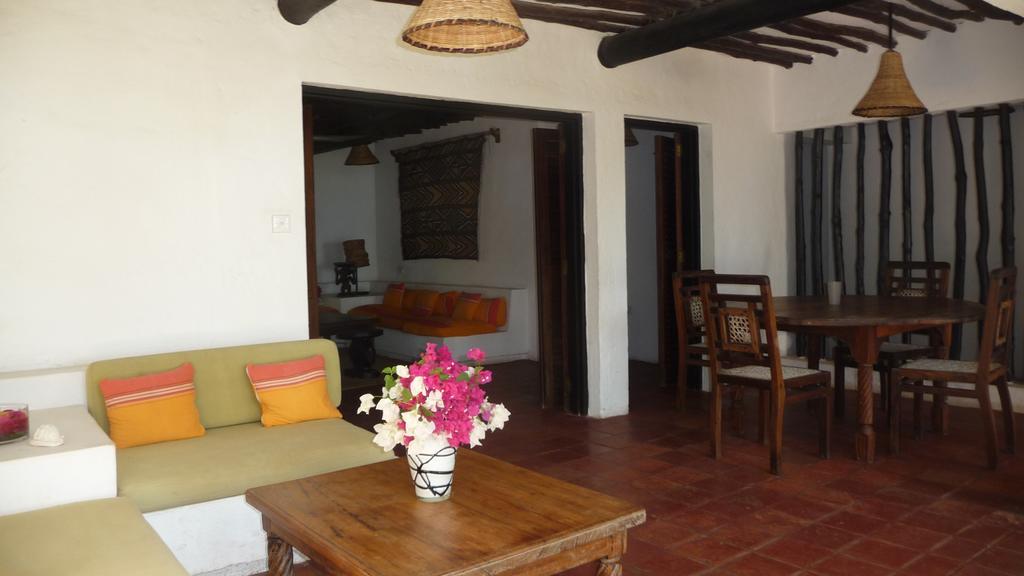 Kusini Beach Cottages Diani Beach Zimmer foto